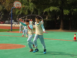 阳光一小时户外活动比赛 五年级短绳双人跳接力赛