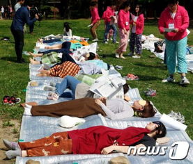 韩国女子大学办户外午睡比赛 比谁睡得最好